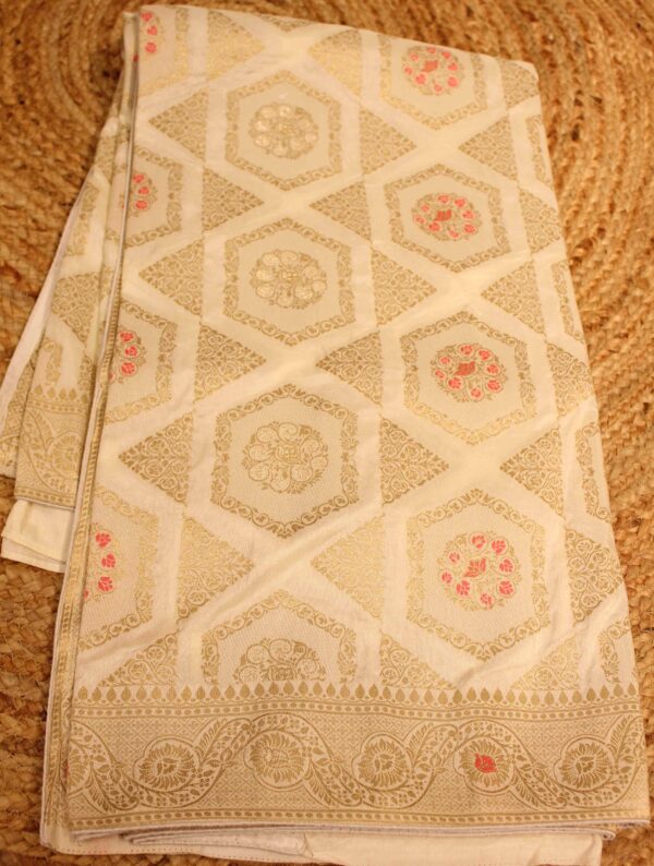 Zari Woven Geometrical Semi Banaras Saree - Image 3