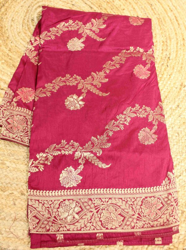 Zari Woven Diagonal Jaal Semi Tussar Banaras Saree