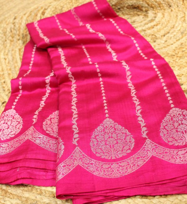 Pure Chiniya Silk Zari Vertical Stripes & Scallop Border Banaras Saree - Image 3