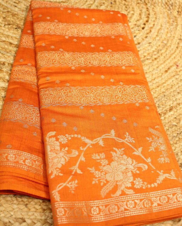 Pure Chiniya Silk Zari Horizontal Jaal Banaras Saree - Image 3