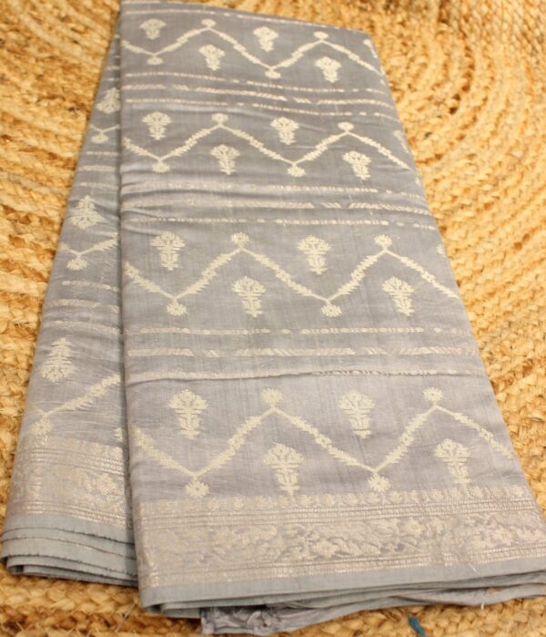 Pure Chiniya Silk Geometrical Zari Horizontal Buttas Banaras Saree - Image 4