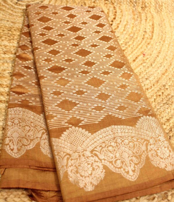 Brown Geometrical Zari Pure Chiniya Silk Banaras Saree - Image 2