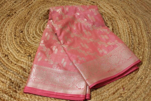 Diagonal Floral Jaal & Leaf Buttas Semi Banaras Silk Saree