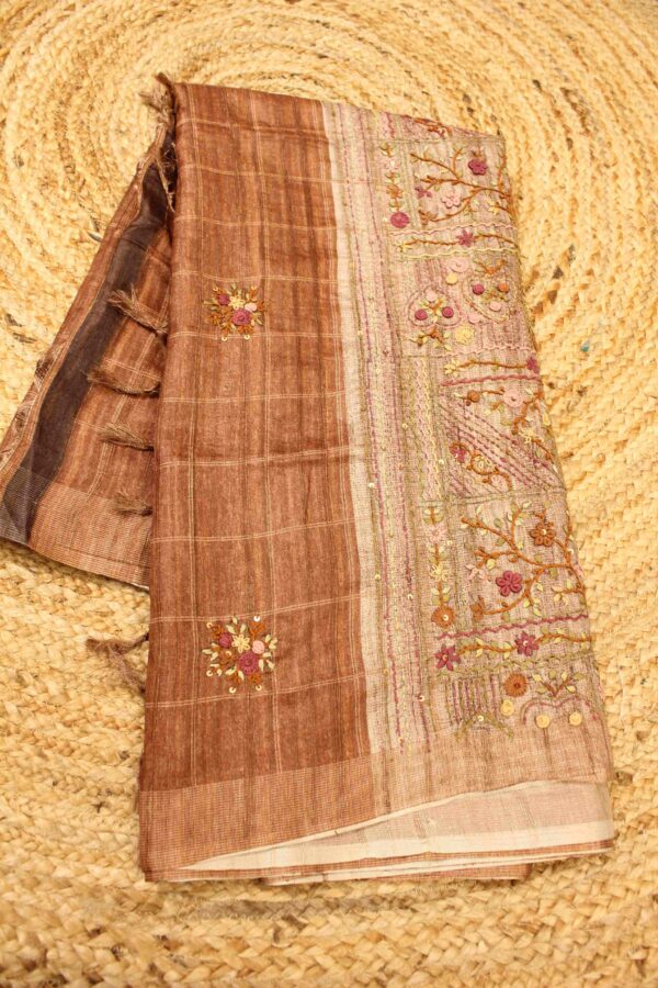 Checks & Hand Embroidery Pallu Semi Tussar Saree - Image 2