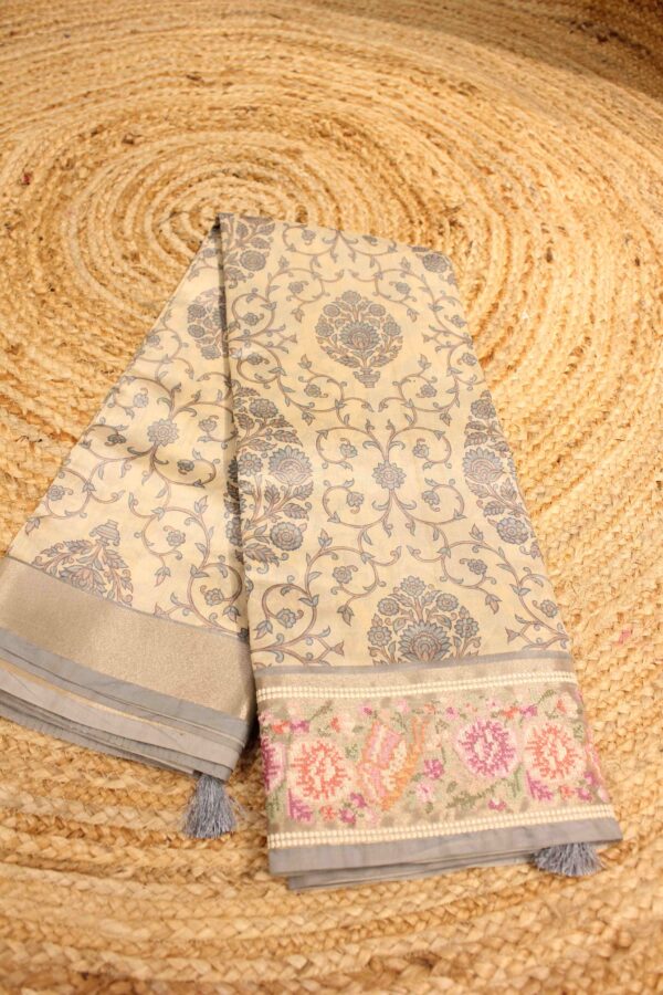 Printed Jaal with Cross Stich Border Saree - Image 2