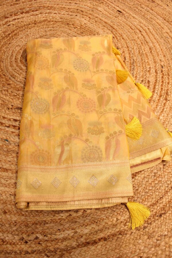 Vertical Leheriya Floral Motifs Tissue Saree