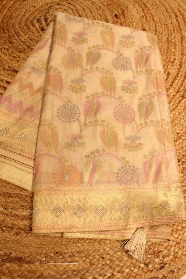Vertical Leheriya Floral Motifs Tissue Saree - Image 3