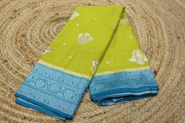 Zari Woven Floral Motifs Chinnon Banaras Saree