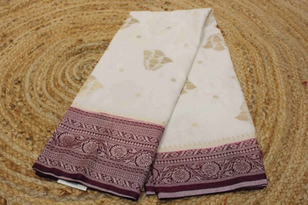 Zari Woven Floral Motifs Chinnon Banaras Saree - Image 4