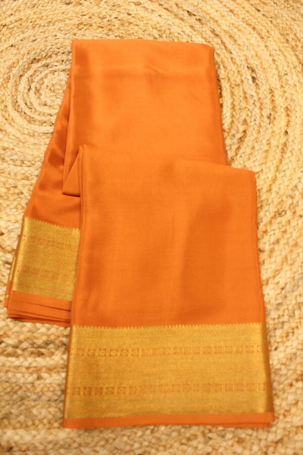 Plain with Floral Motifs Border Pure Mysore Crepe Saree - Image 3