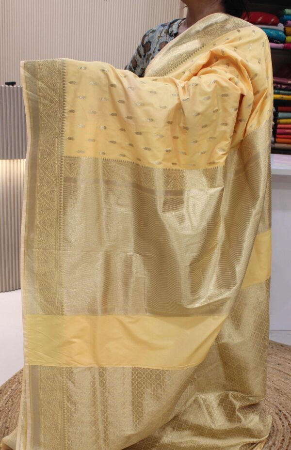 Yellow Zari Woven Floral Buttas Semi Katan Banaras Saree - Image 2