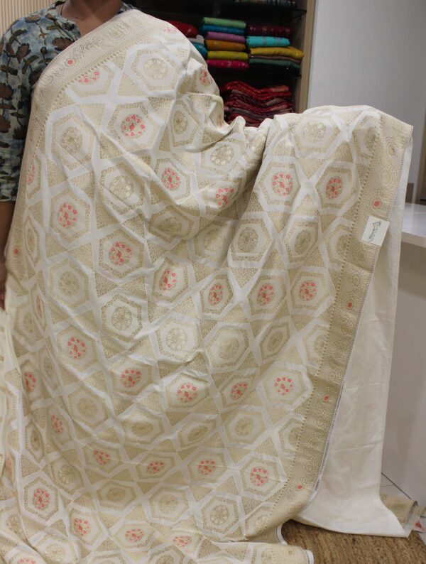 Zari Woven Geometrical Semi Banaras Saree - Image 5