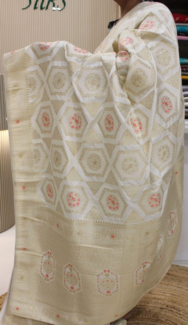 Zari Woven Geometrical Semi Banaras Saree - Image 2