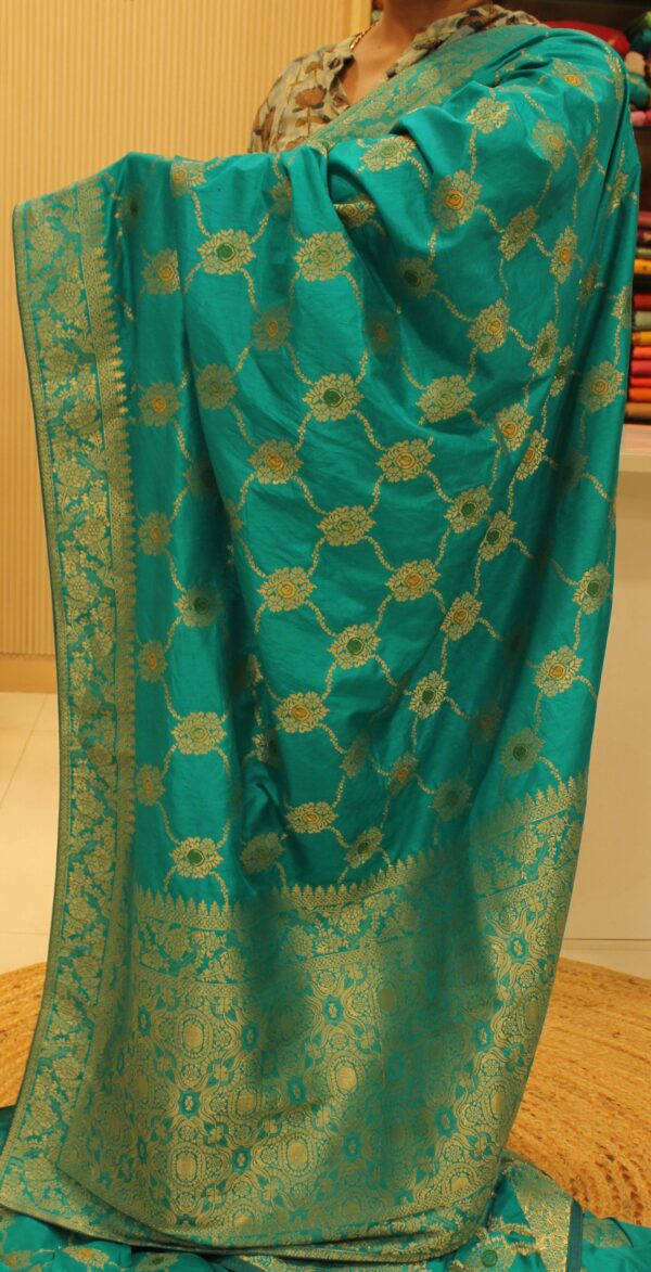 Zari Woven Jaal with Meenakari Semi Banaras Saree - Image 5
