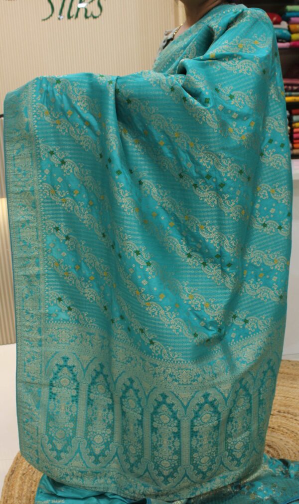 Zari Woven Diagonal Jaal with Meenakari Semi Banaras Saree - Image 2