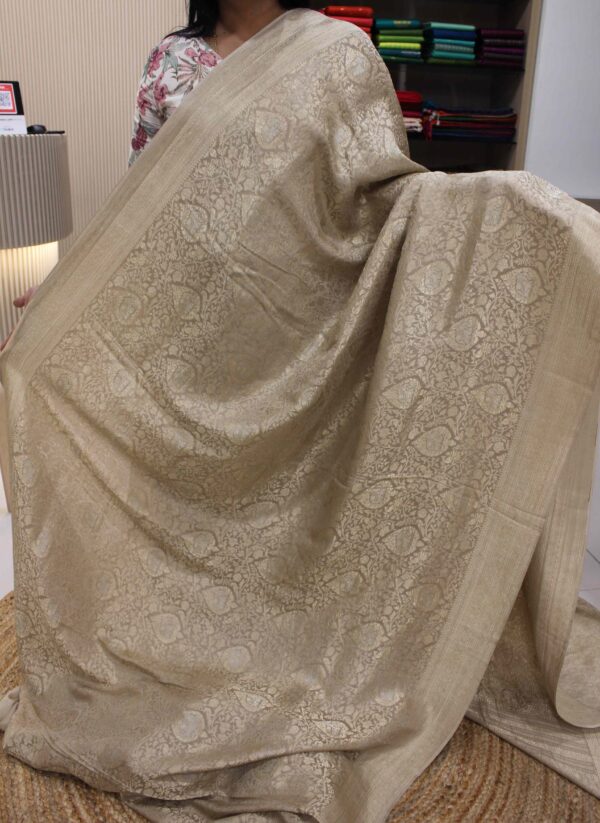 Zari Woven Jaal with Floral, Peacock and Elephant Motifs Pure Crepe Banaras Saree - Image 3