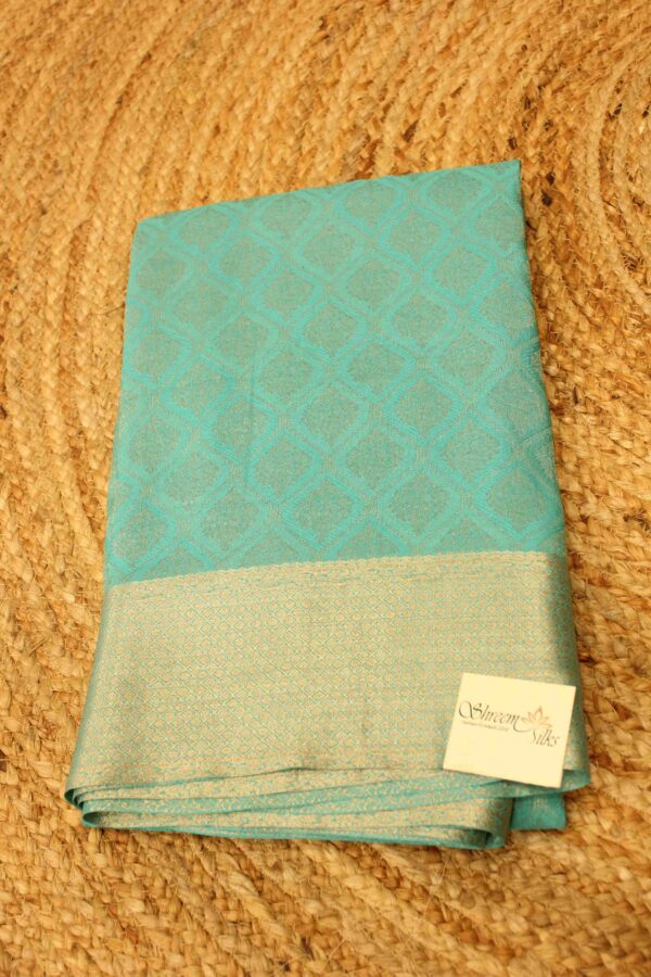 Firozi Zari Woven Honey Comb Pattern Pure Banaras Crepe Saree - Image 2
