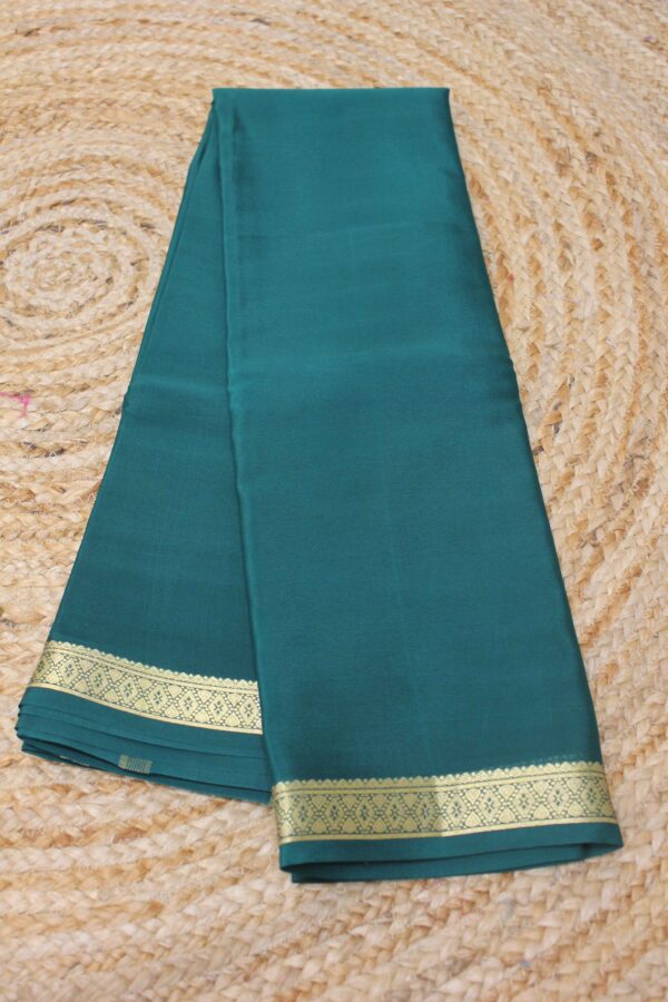 Plain with Small Border Pure Mysore Crepe Silk Saree - Image 2