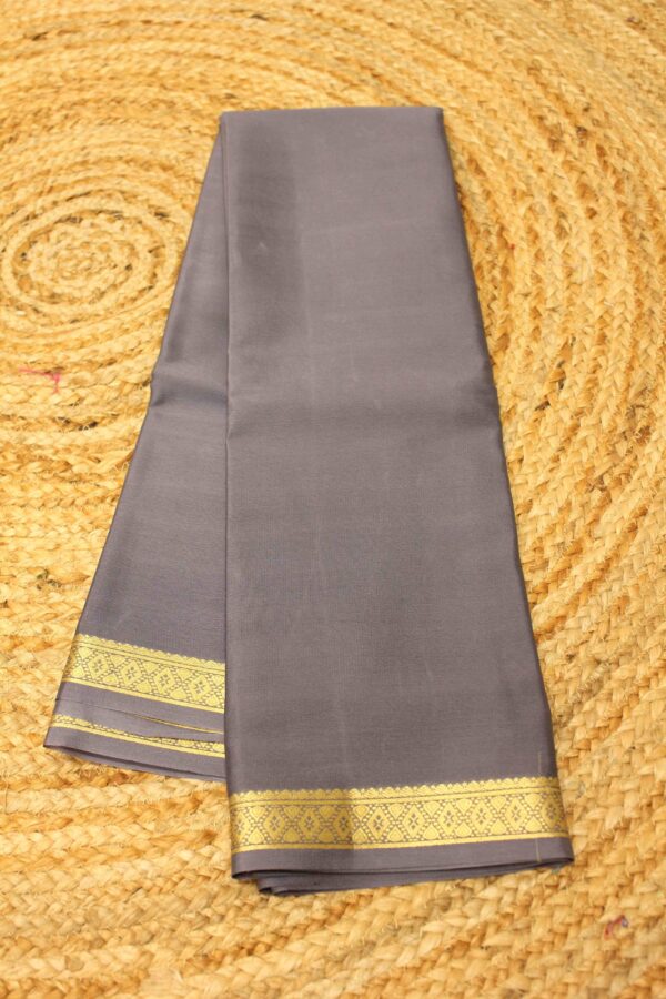 Plain with Small Border Pure Mysore Crepe Silk Saree - Image 4