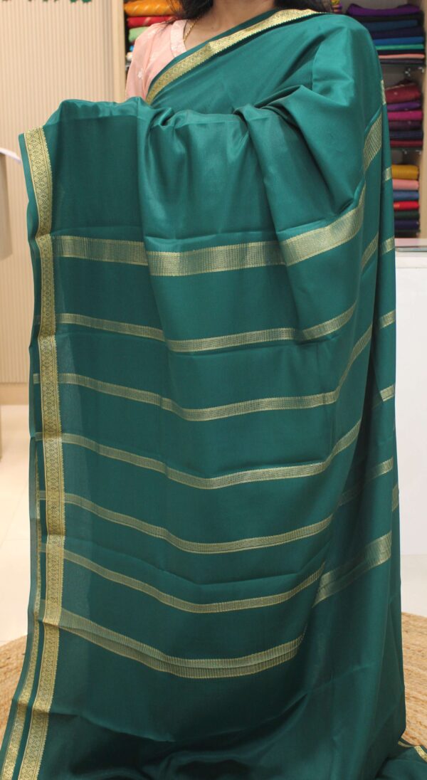Plain with Small Border Pure Mysore Crepe Silk Saree - Image 7