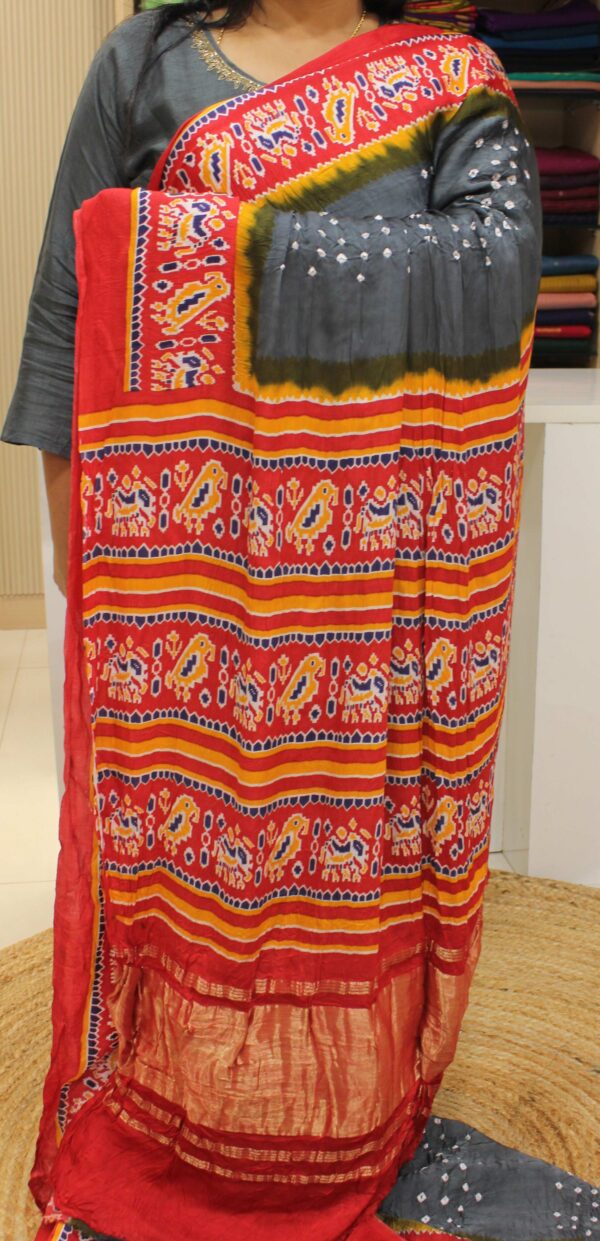 Red and Grey Bandhani Gajji Silk Saree - Image 2