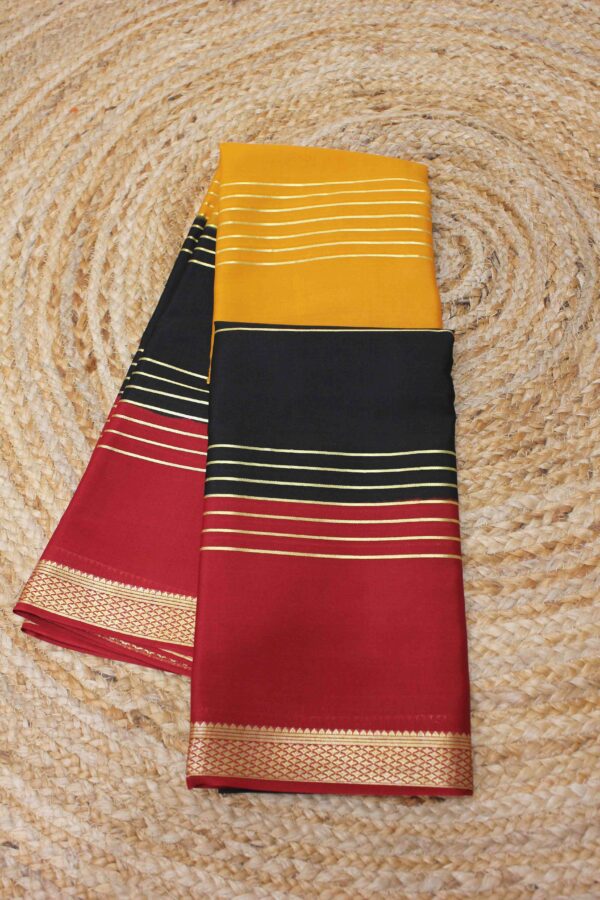 Zari Woven Horizontal Lines with Small Border 3D Pure Mysore Crepe Silk Saree - Image 4