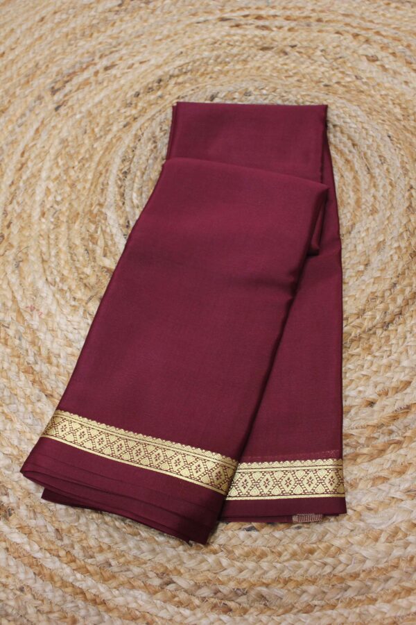 Plain with Small Border Pure Mysore Crepe Silk Saree - Image 11