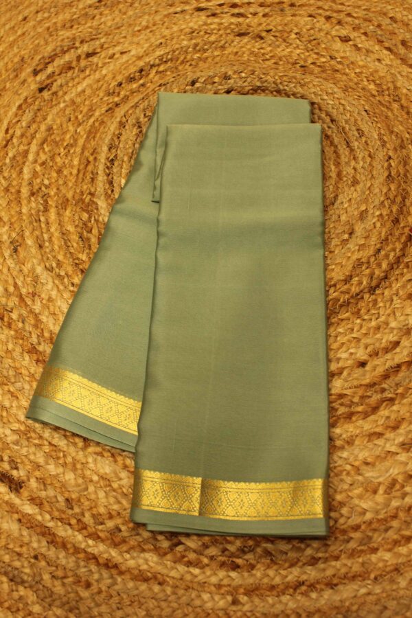 Plain with Small Border Pure Mysore Crepe Silk Saree - Image 12