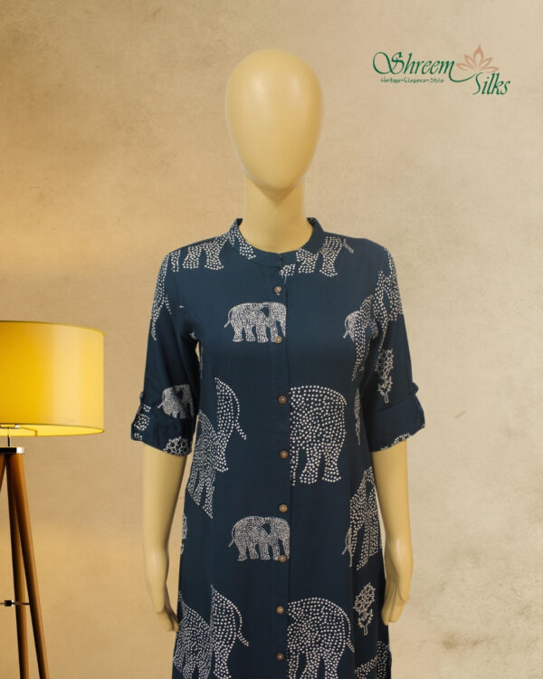 Blue & White Printed Kurta Set - Image 2