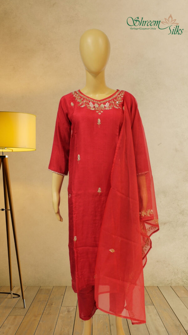 Cutdana & Pearl work Red Designer Kurta Set - Image 2