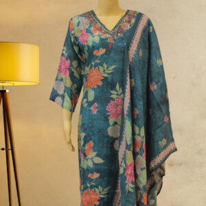 Alternative view of Green with Floral Prints & Neck Embroidery Kurta Set
