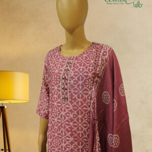 Alternative view of Pink Batik Print Kurta Set