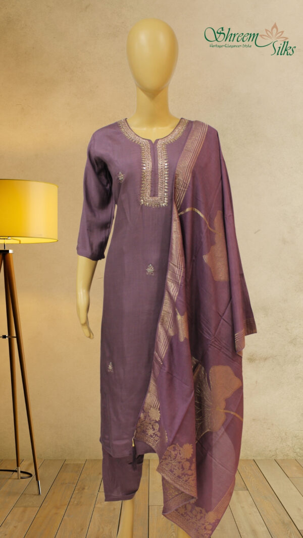 Lavender with Zardosi Neck Work & Motifs Kurta Set