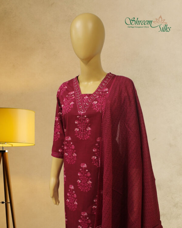 Magenta & White with Sequence Work Kurta Set - Image 2