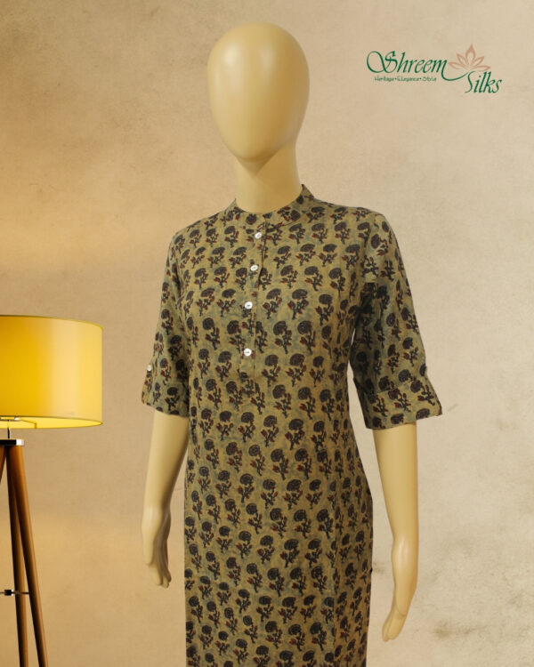Green with Blue Floral Prints Kurta - Image 2