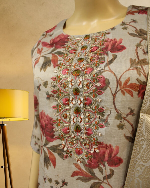 Grey with Floral Prints & Thread work Kurta Set - Image 2