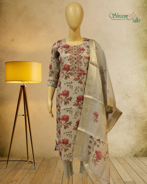Grey with Floral Prints & Thread work Kurta Set - Image 3