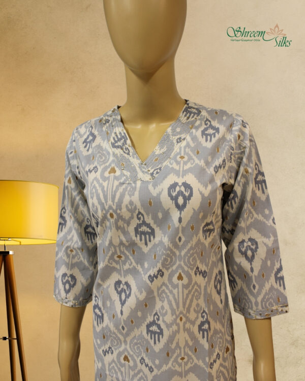Blue with White Ikkat Prints Kurta - Image 2