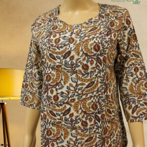 Alternative view of Multicolor Prints Short Kurti