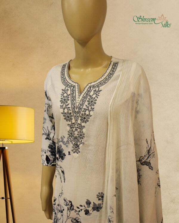 Cream with Grey Prints & Thread work on Neckline Kurta Set - Image 2