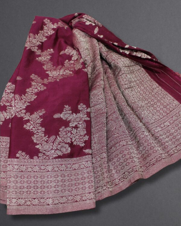 Zari Woven Jaal Chinnon Banaras Saree - Image 11