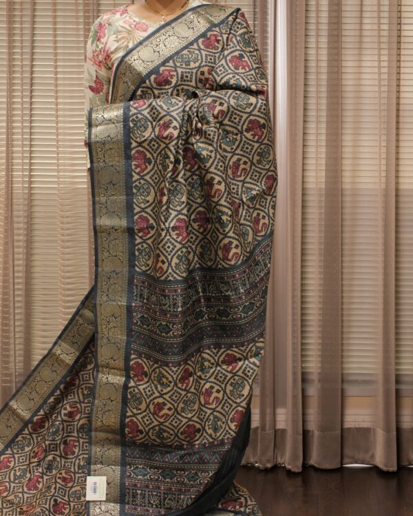 Ikkat Prints with Zari Woven Border Fancy Saree - Image 5
