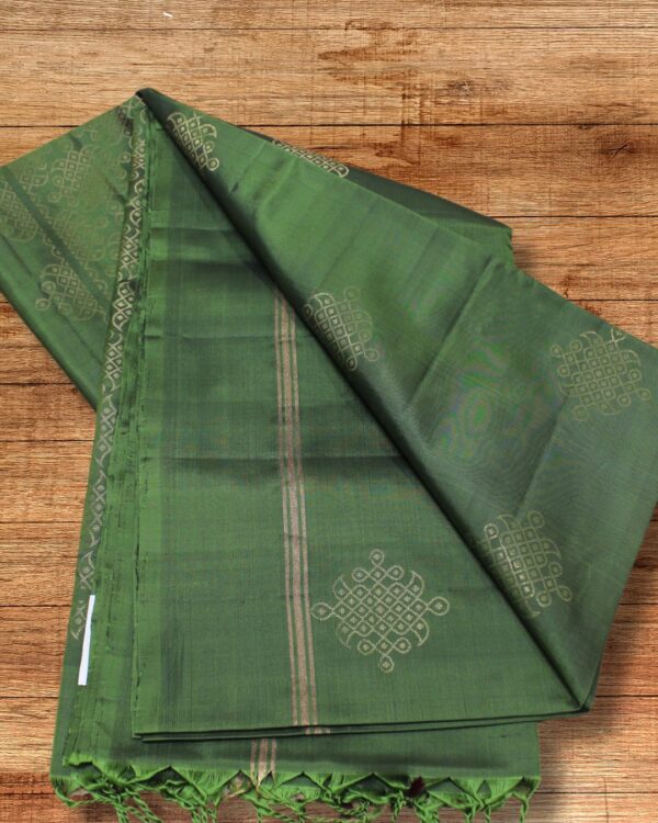 Zari Woven Kolam Motifs Pure Handloom Kanchi Soft Silk Saree - Image 3