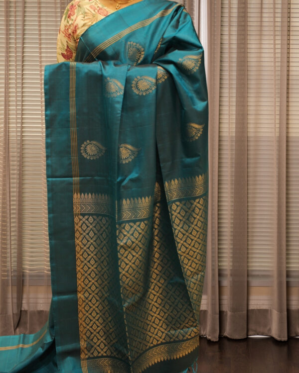 Peacock Blue Zari Woven Floral Motif Pure Handloom Kanchi Soft Silk Saree