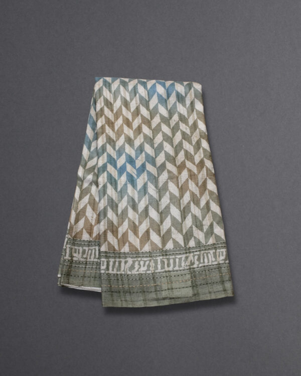Geometrical Print Semi Tussar Saree - Image 4