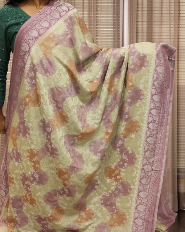 Floral Jaal with Contrast Border Rangkat Georgette Banaras Saree - Image 3