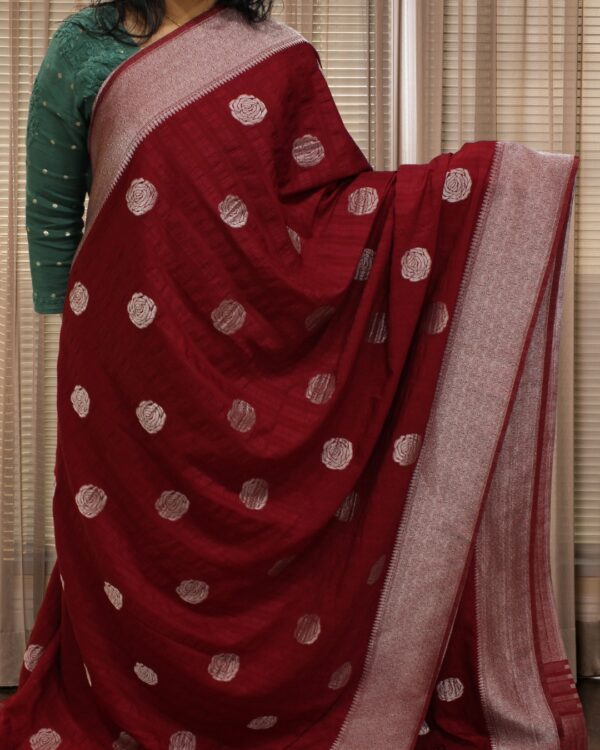 Zari Woven Rose Motifs Crush Crepe Saree - Image 2
