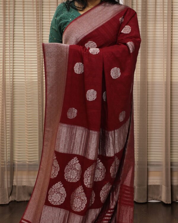 Zari Woven Rose Motifs Crush Crepe Saree