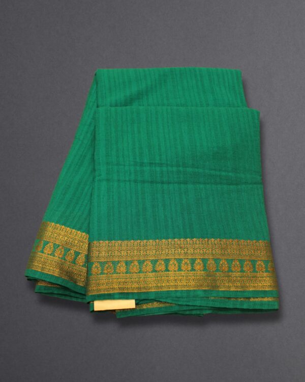 Zari Woven Rich Pallu and Border Plain Crush Crepe Saree - Image 2