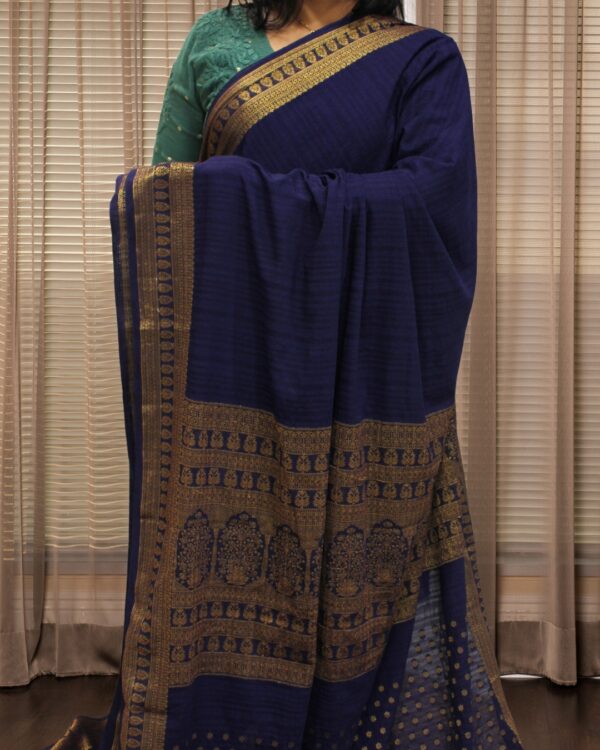 Zari Woven Rich Pallu and Border Plain Crush Crepe Saree